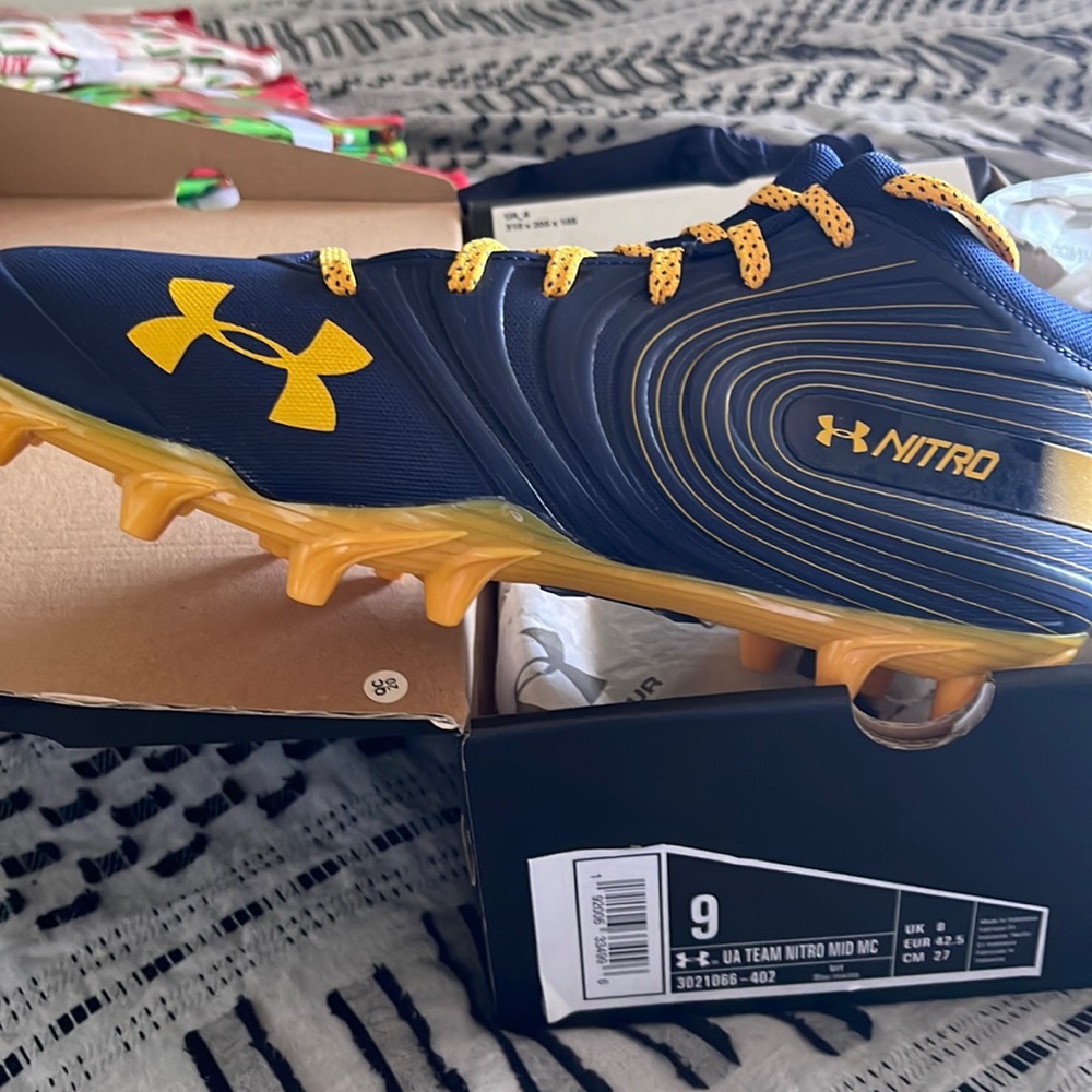 Cleats! Football/soccer underamour nitros size 9